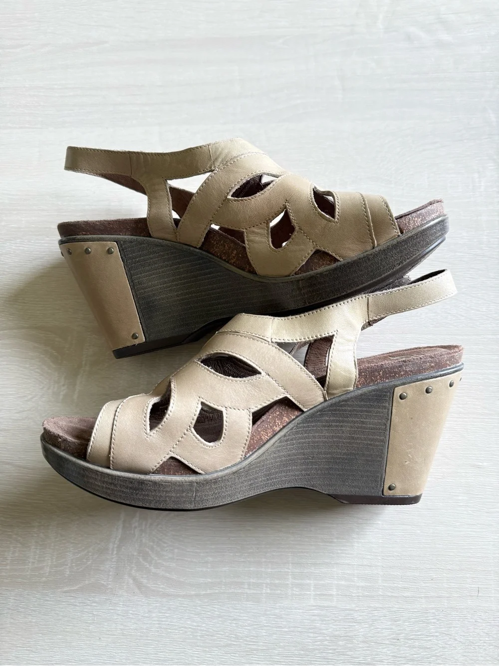 Dansko Women’s Leather Cutout Wedge Sandals Beige/Taupe Size 41